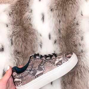 Snakeprint sneakers